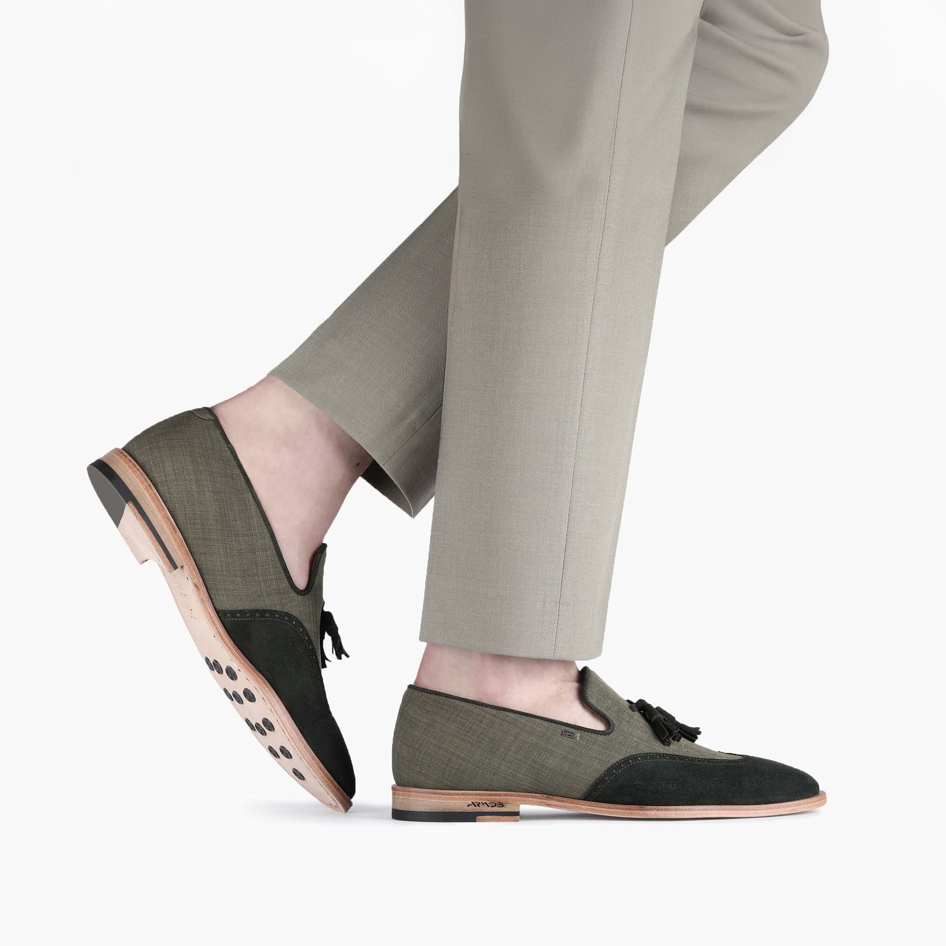 Текстильные лоферы с кисточкой