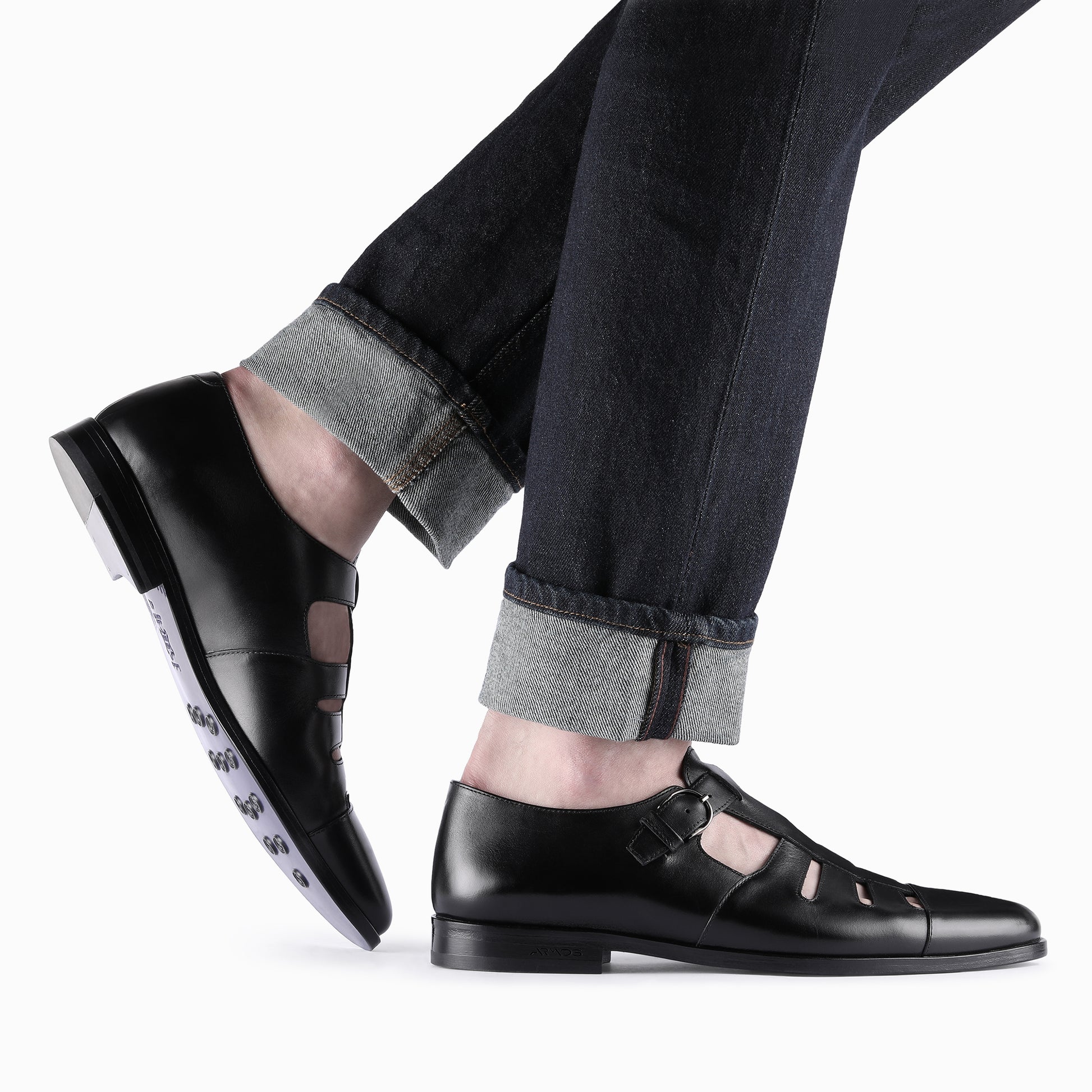 кожаные сандалии с пряжкой за 40900 рублей