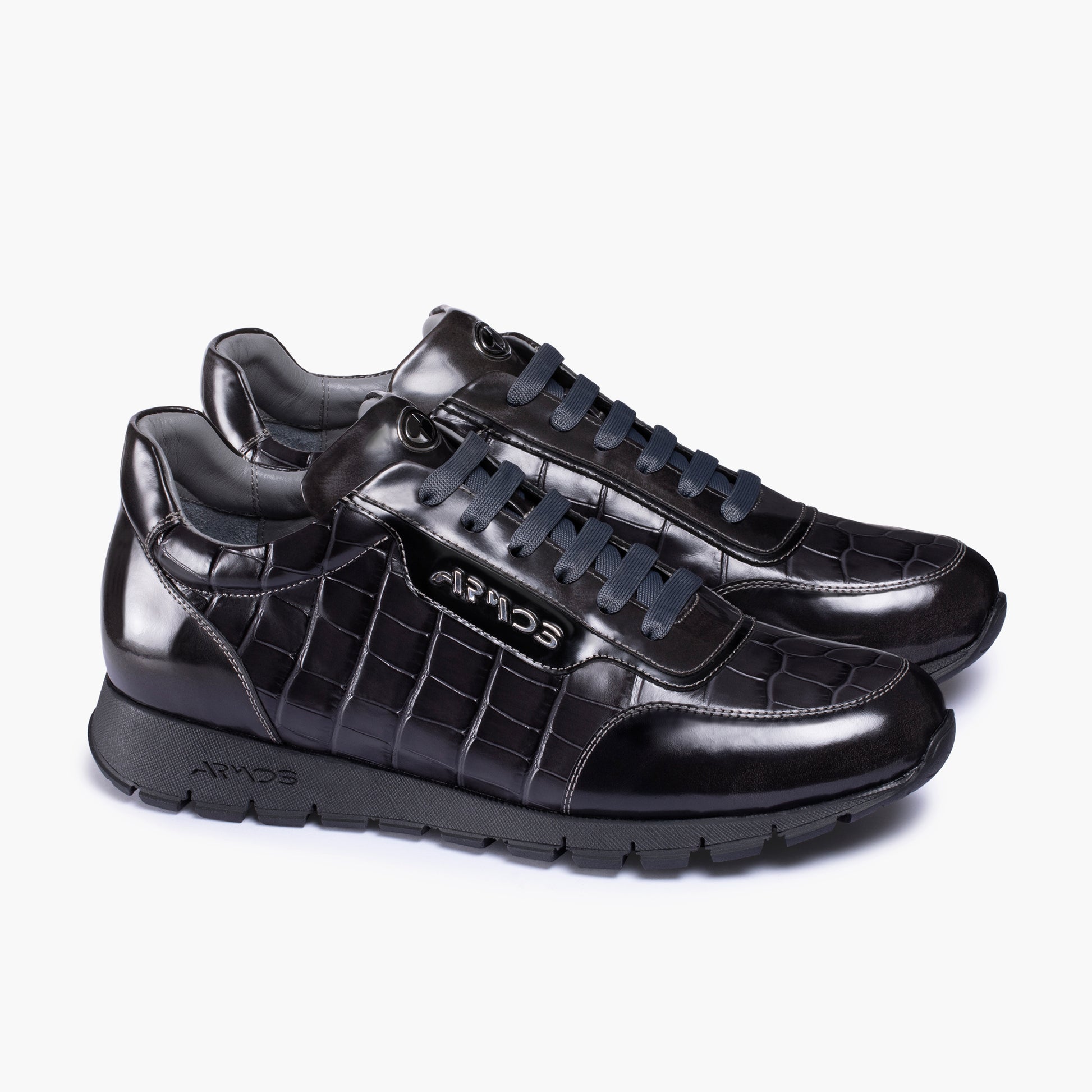 Замшевые кроссовки с крокодиловым принтом