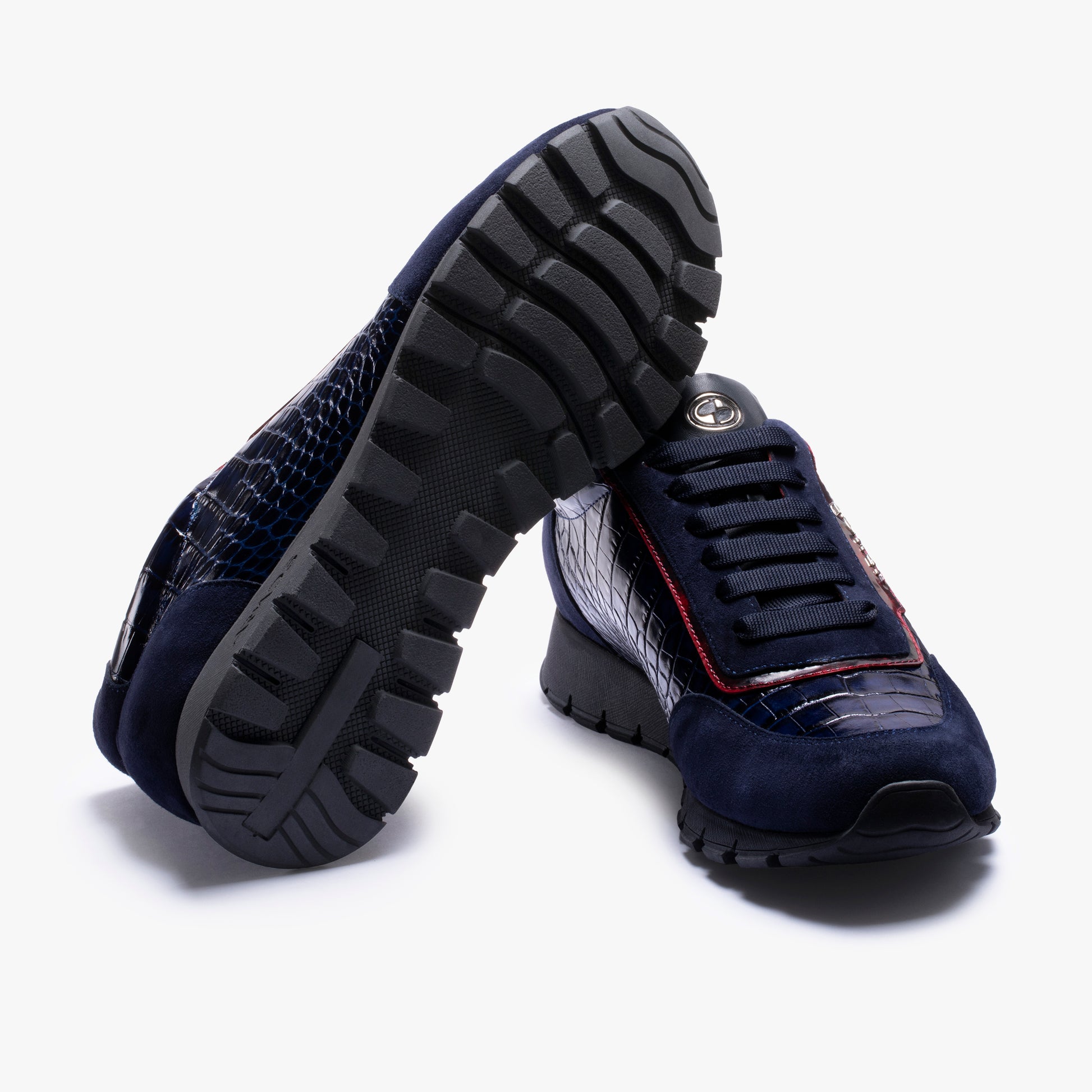 Замшевые кроссовки с крокодиловым принтом