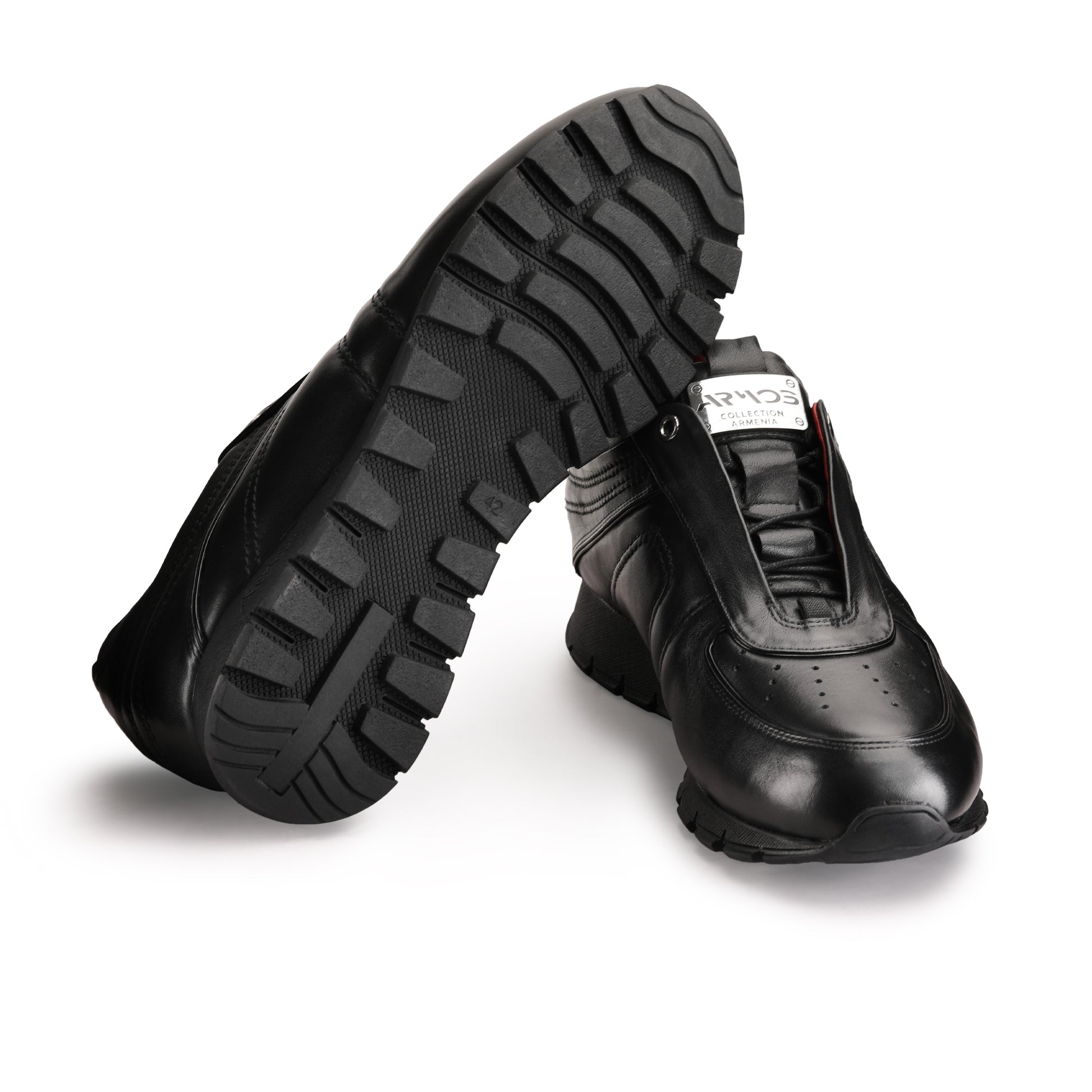 Черные кожаные кроссовки