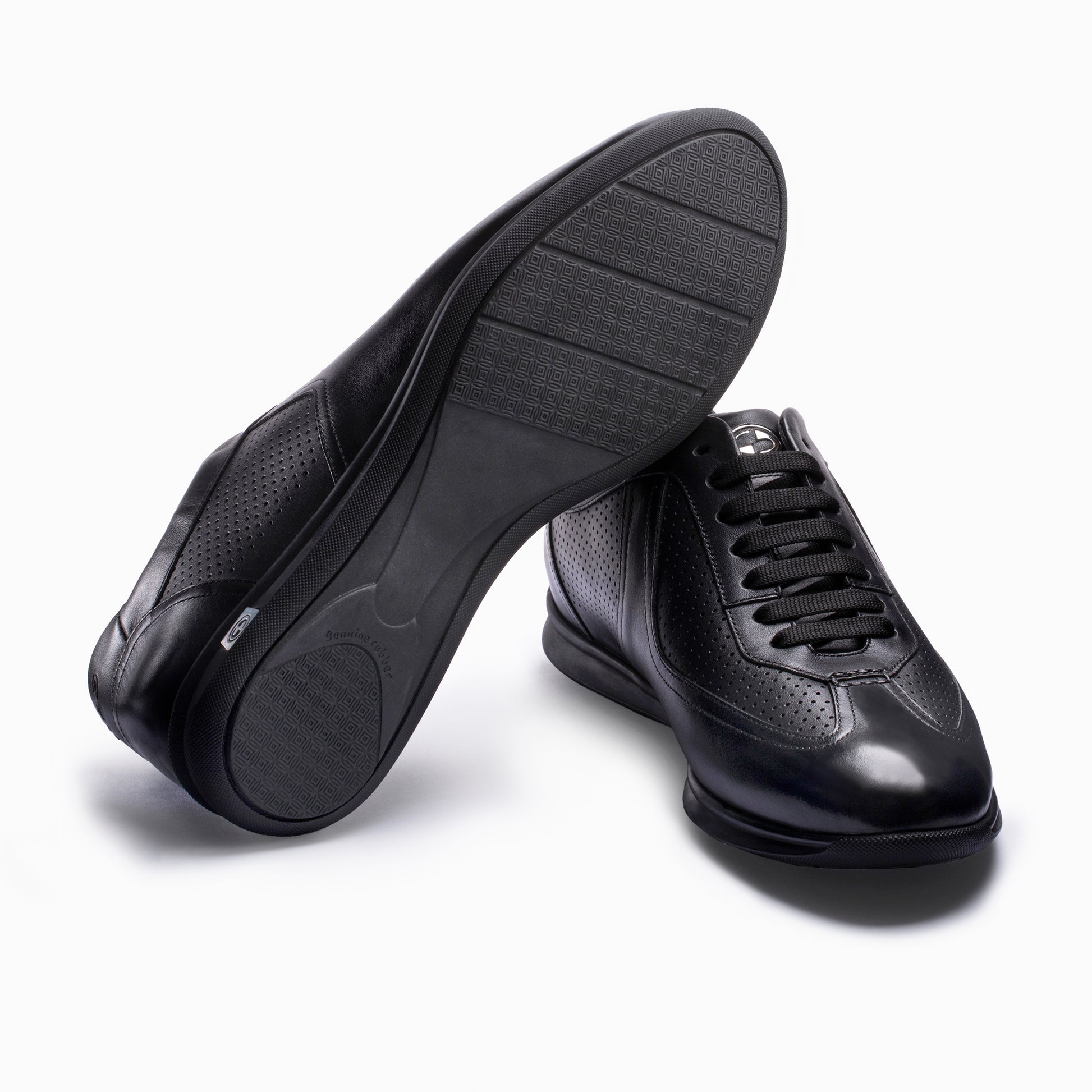 Перфорированые кроссовки