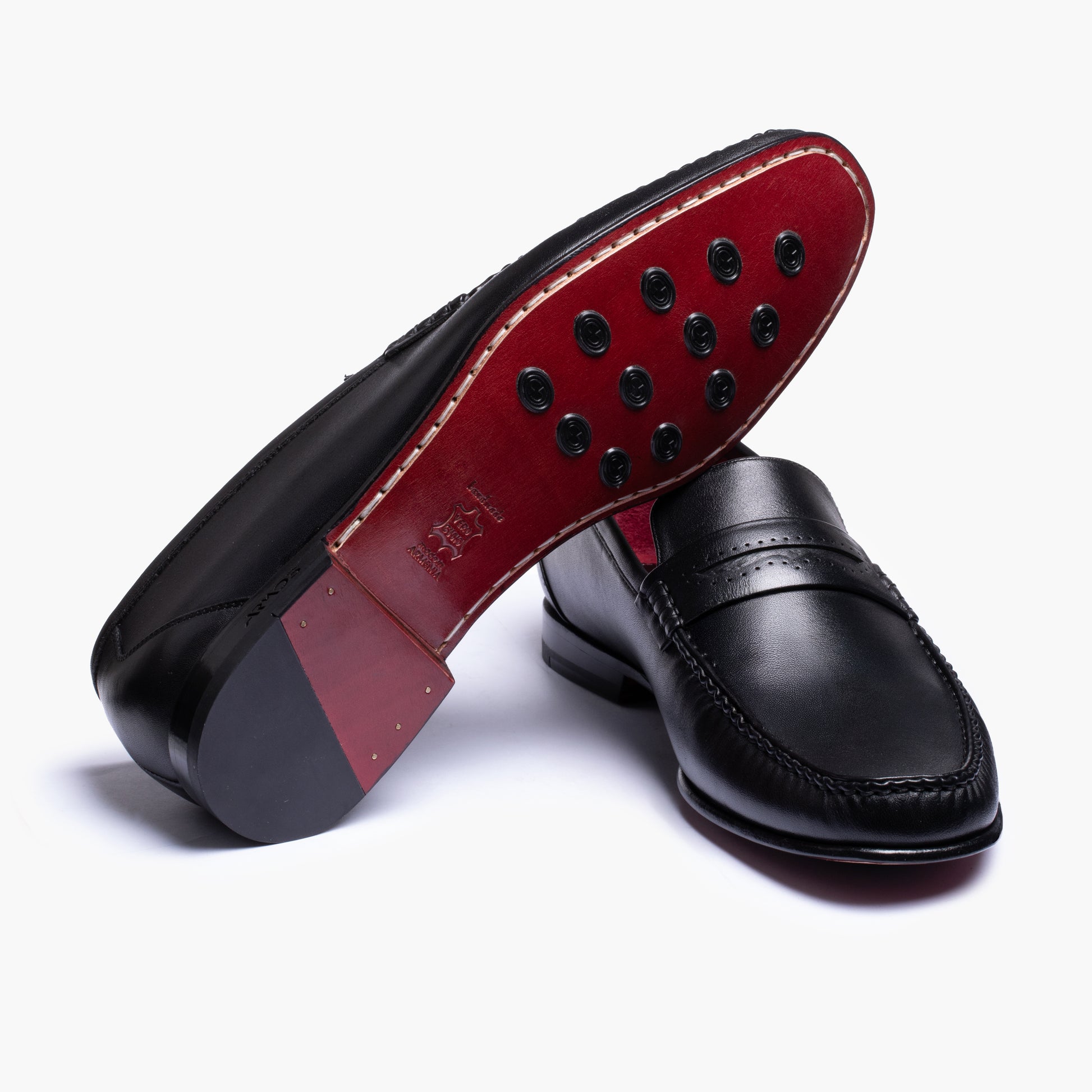 Классические черные мокасины