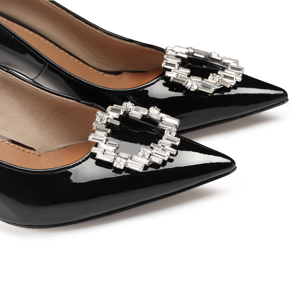 Черные туфли лодочки с брошью