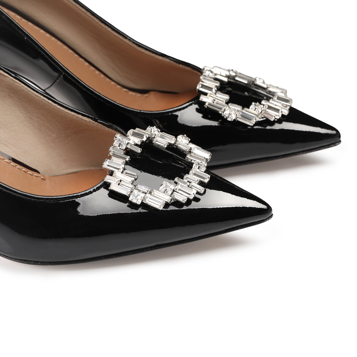 Черные туфли лодочки с брошью