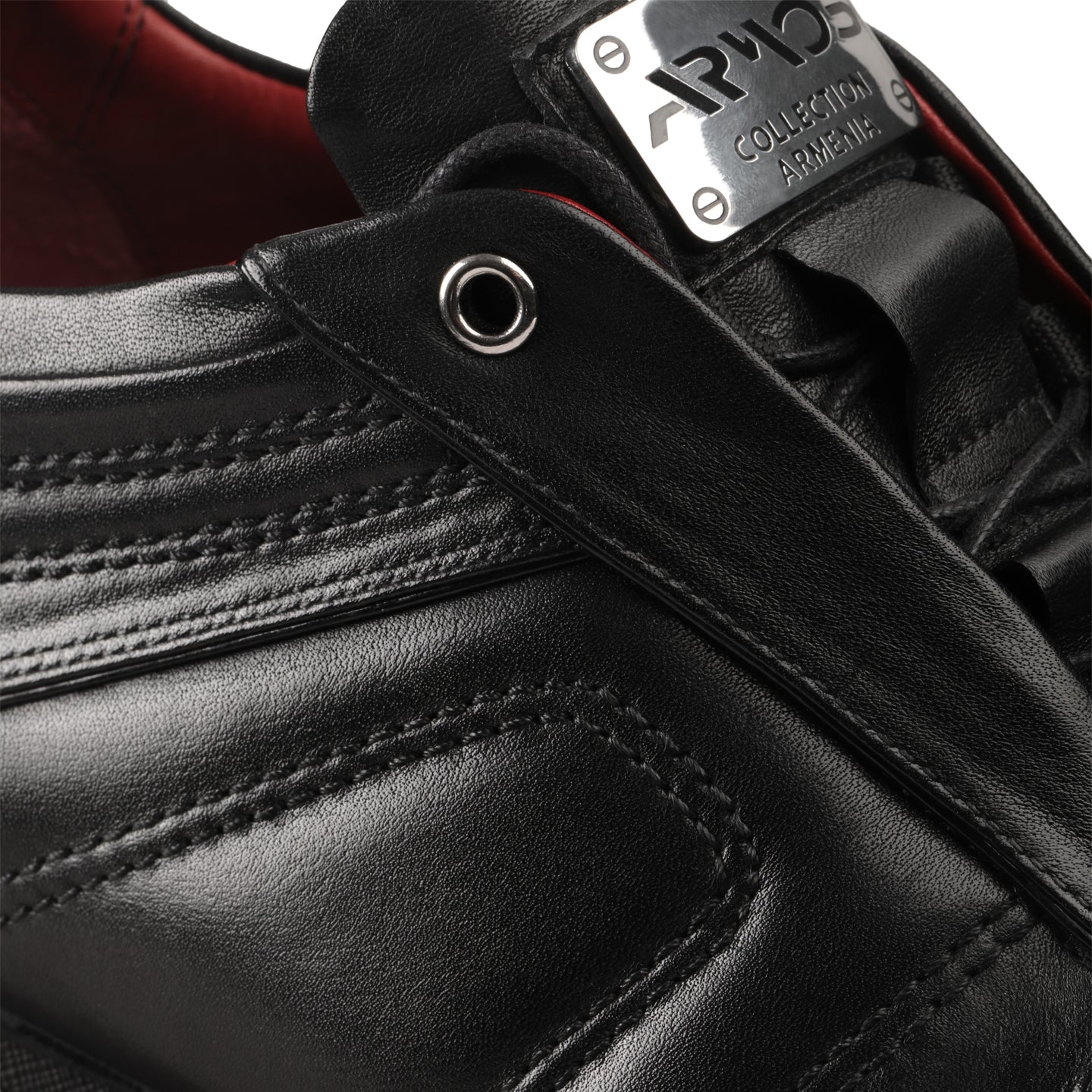 Черные кожаные кроссовки