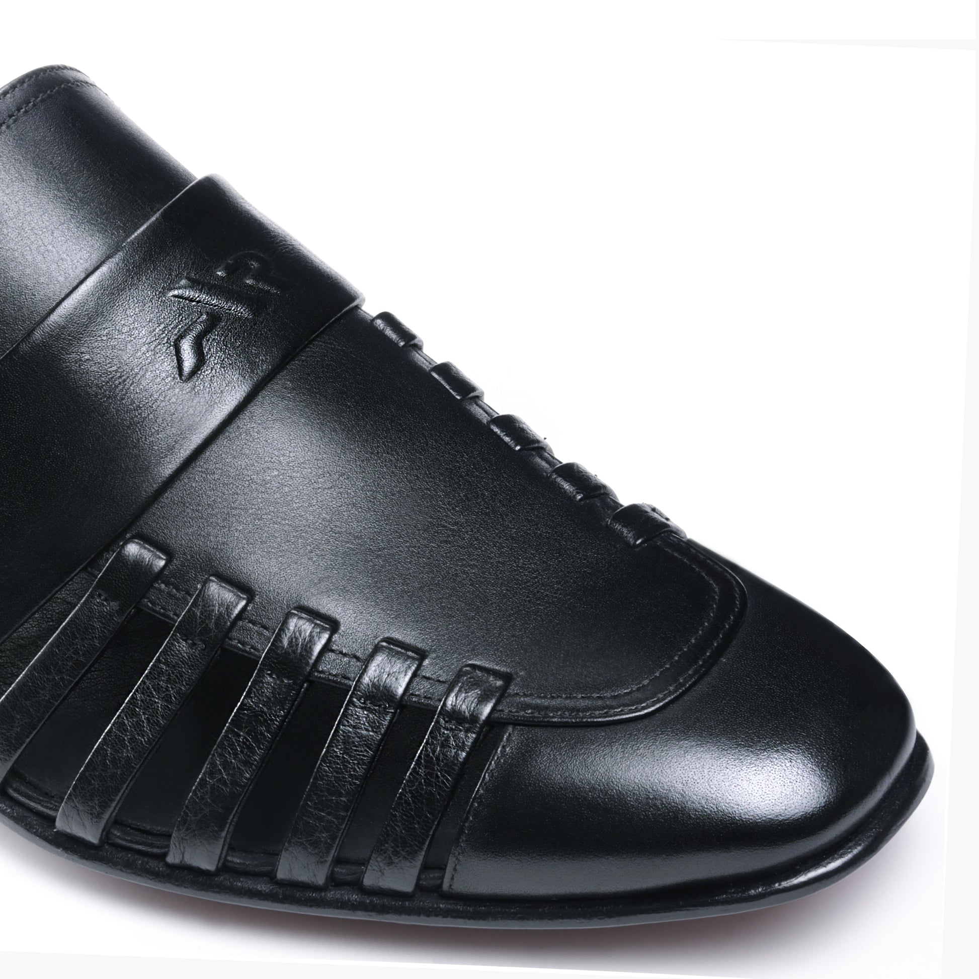 Сандалии с закрытым носом