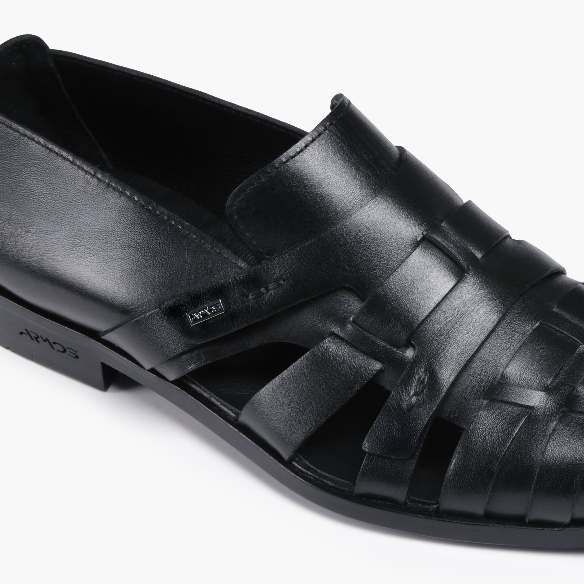 Сандалии с закрытым носом