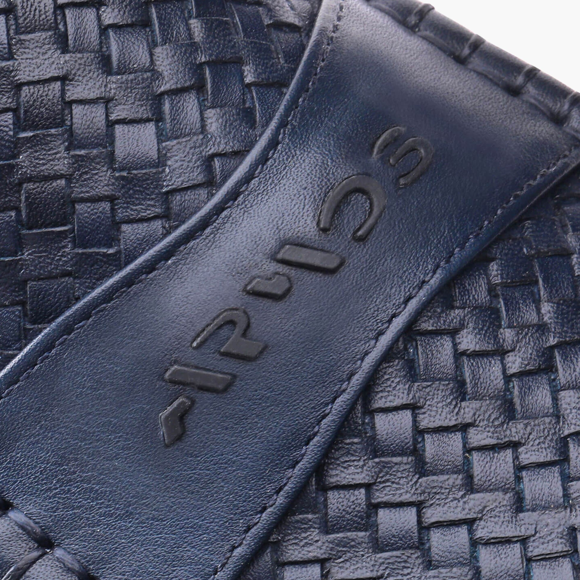 Синие плетеные мокасины