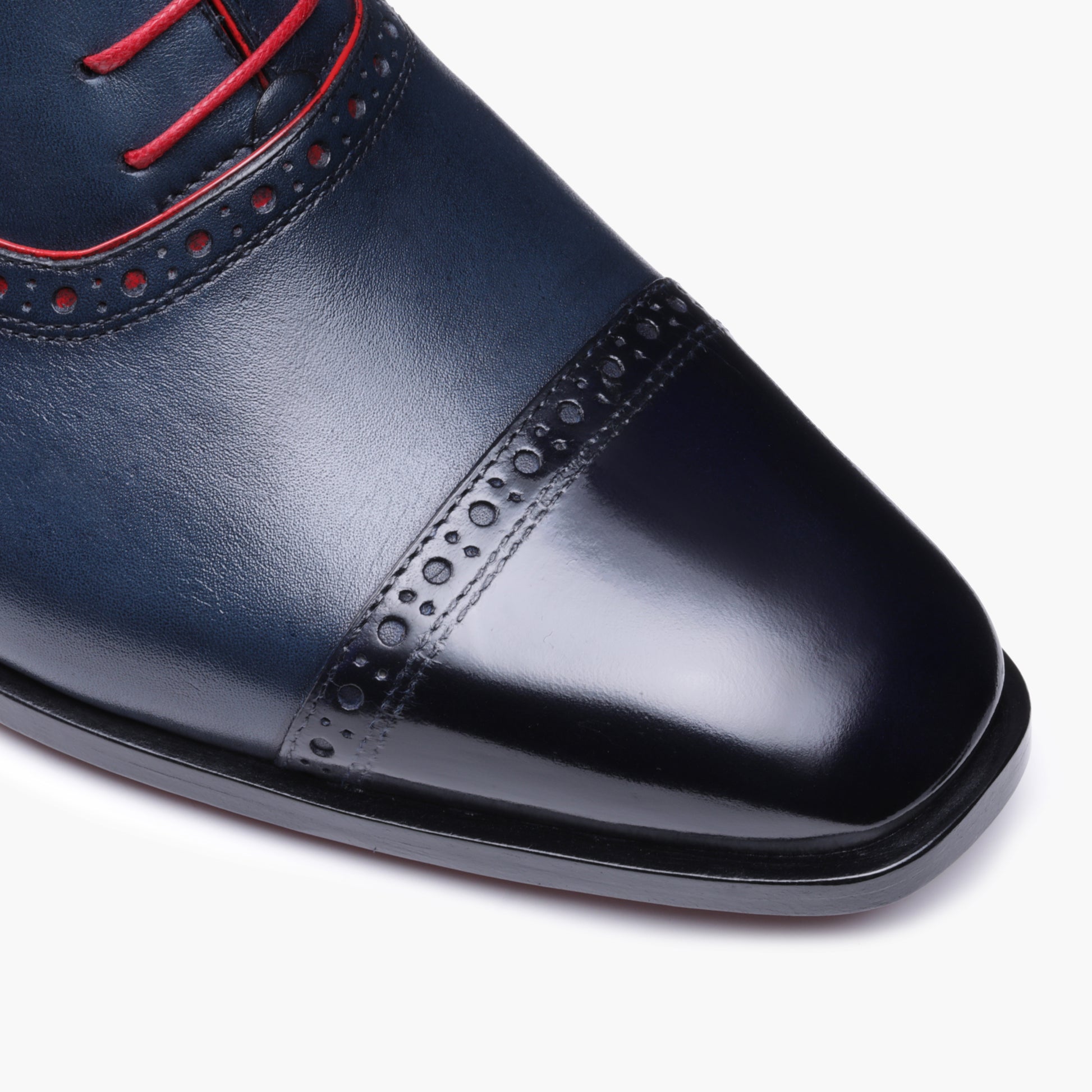 Классические туфли с шнурками