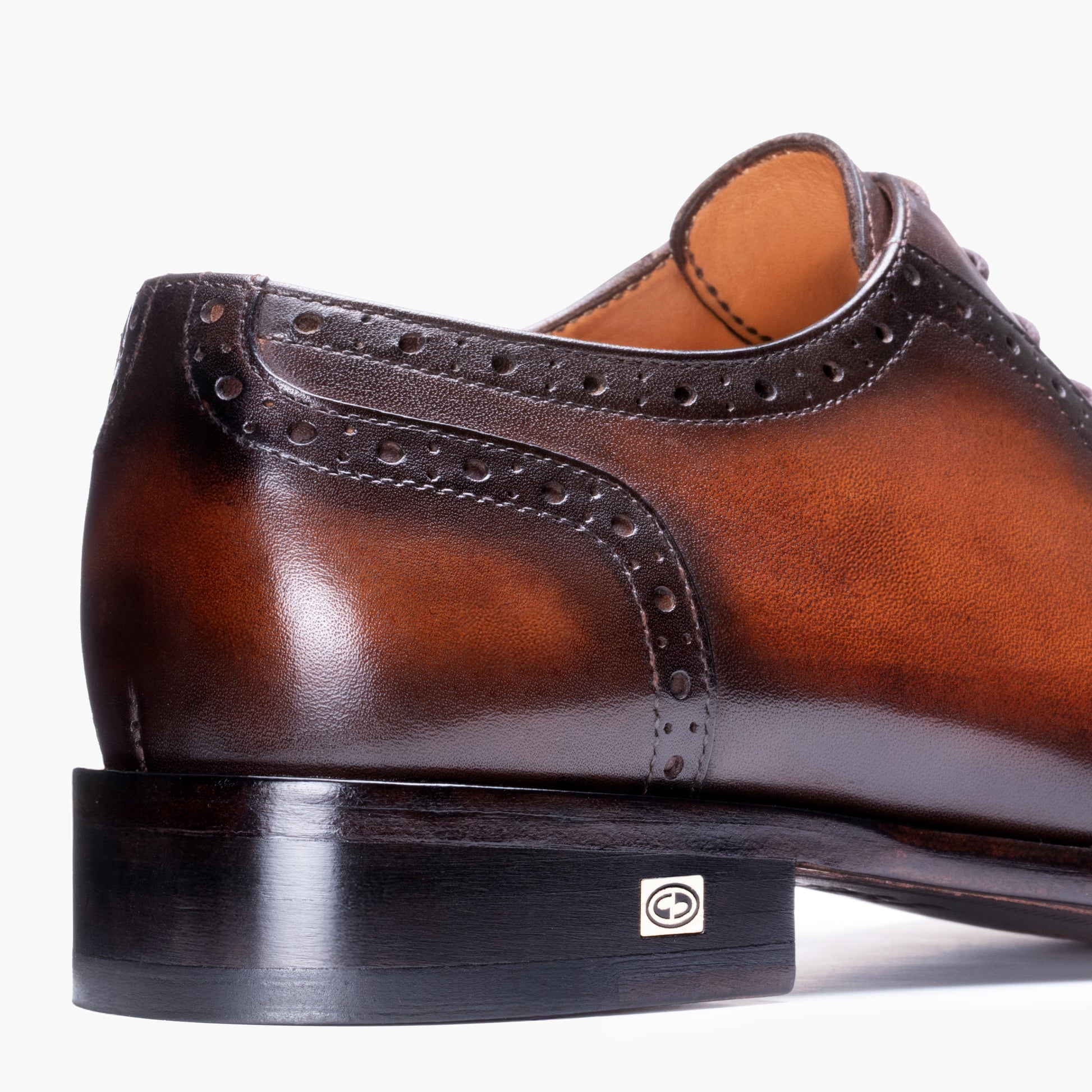 Перфорированные Оксфорды с ручным патинажом