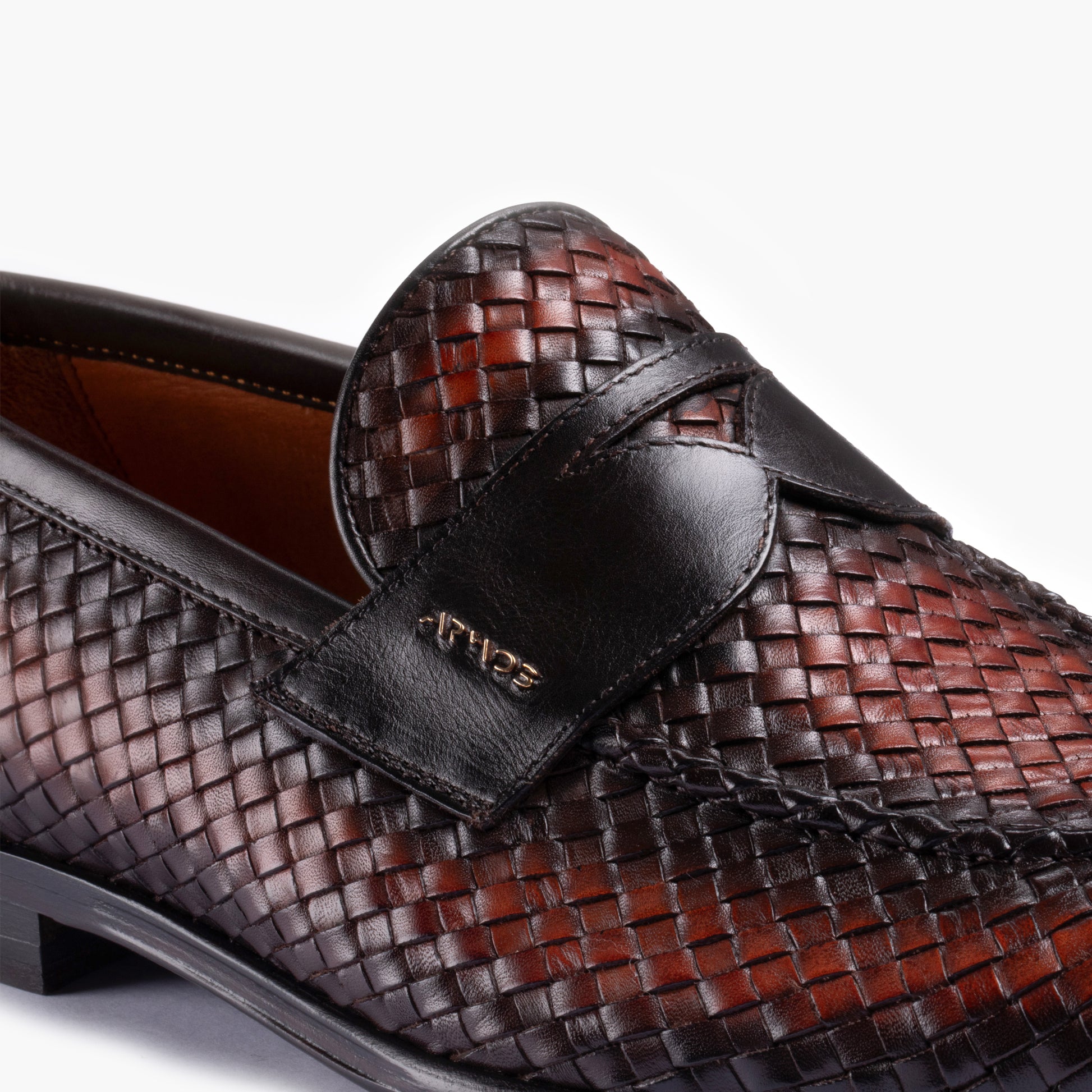 Плетеные лоферы - шойсы с патинажем