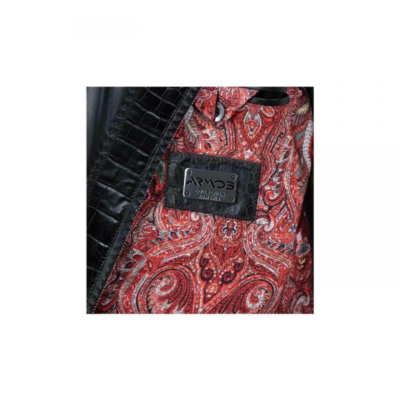 Черный пиджак из экзотической кожи