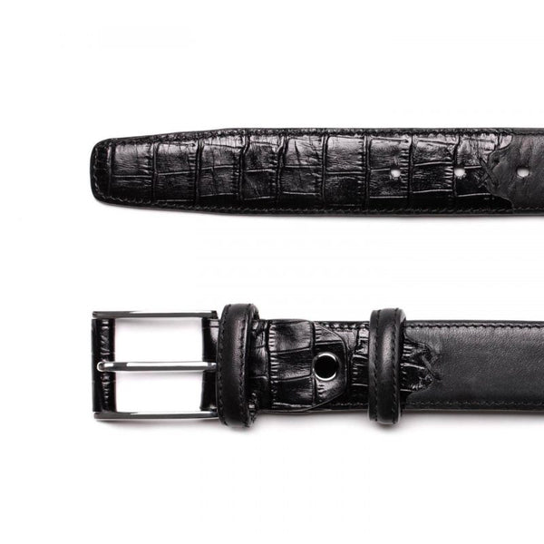 Черный кожаный ремень