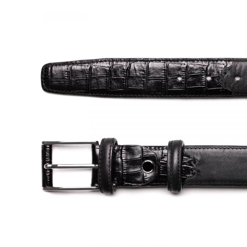 Черный кожаный ремень