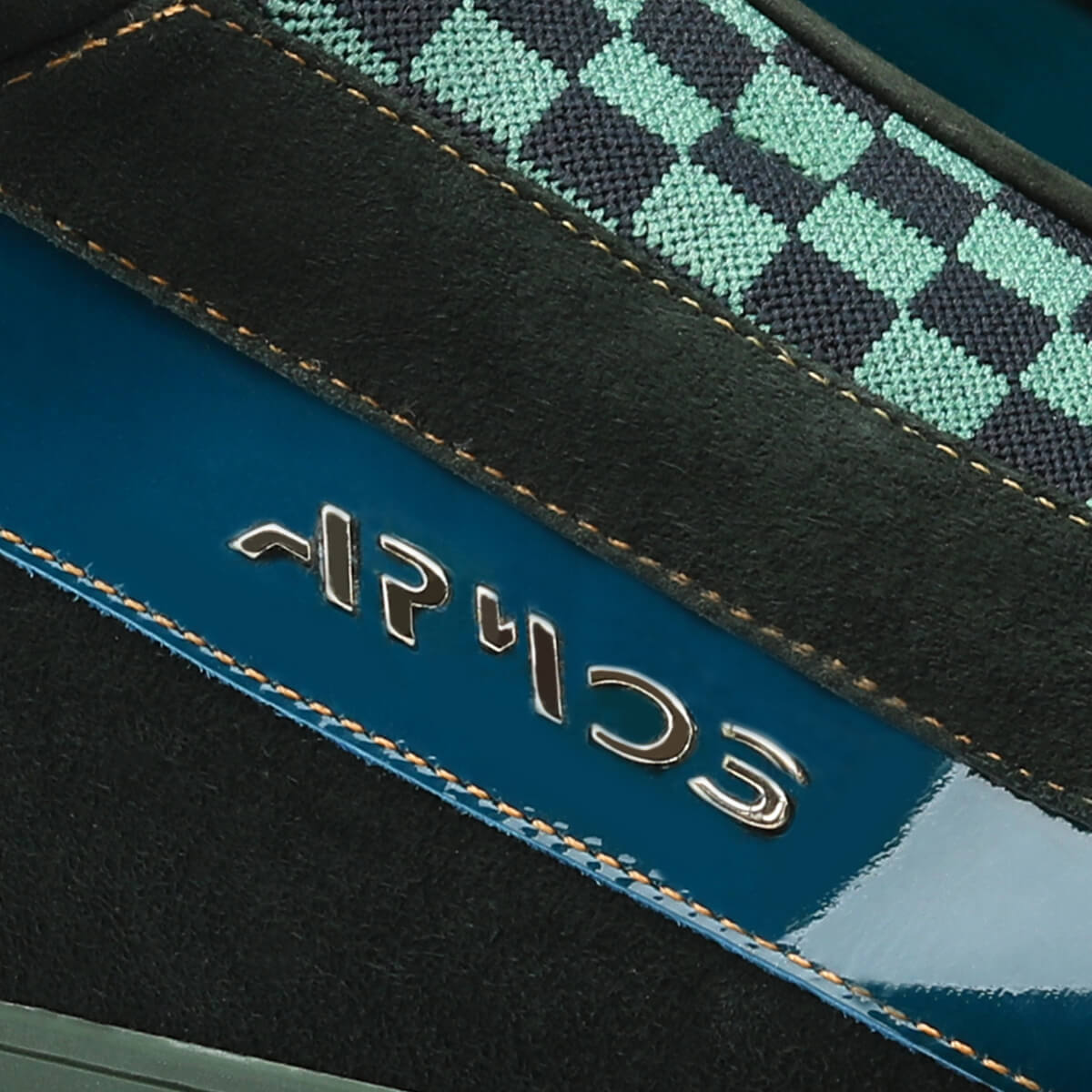 Кожаные сникеры с шахматным орнаментом