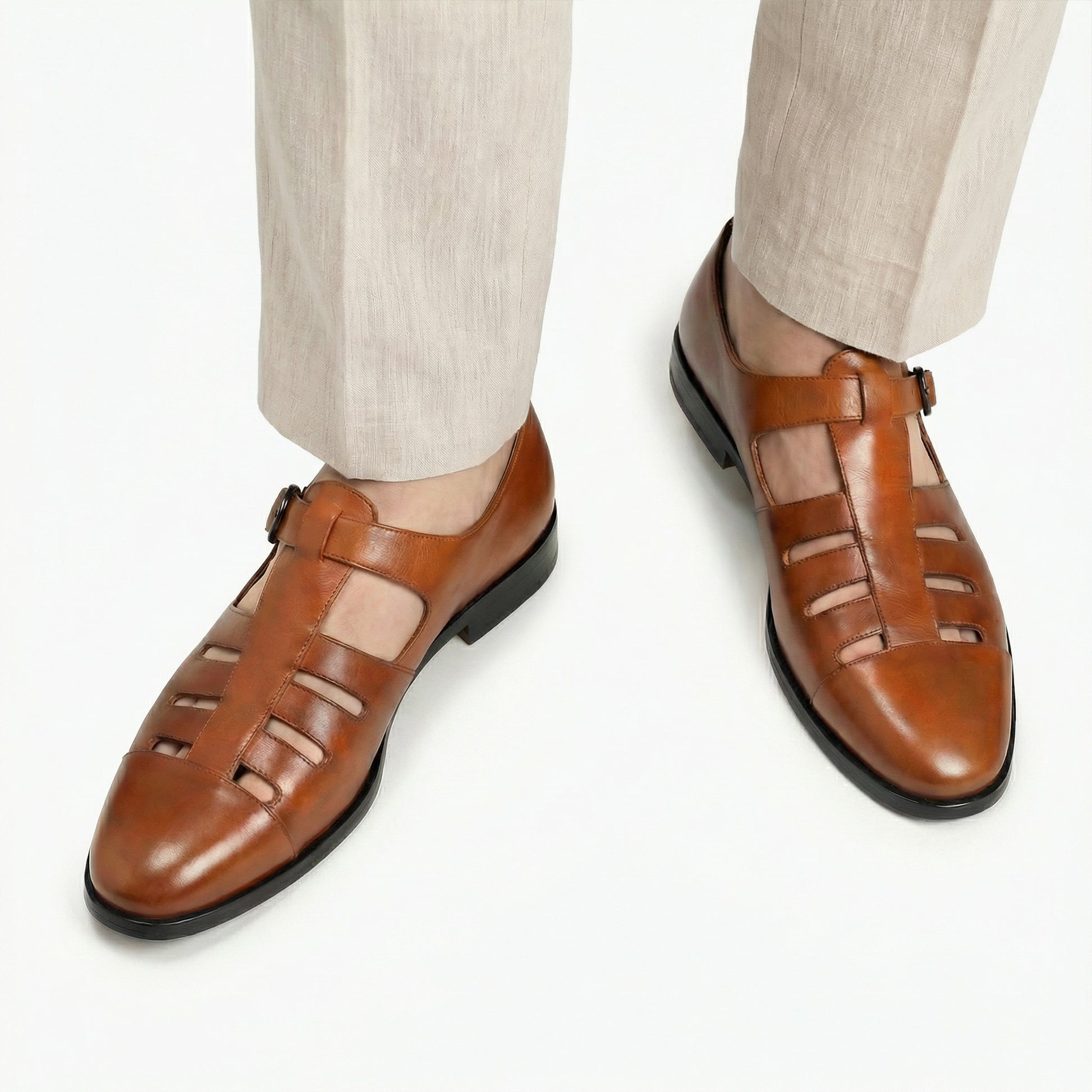 Сандалии с пряжкой и закрытым носом