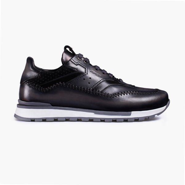 Серые кроссовки с патинажом