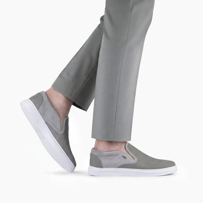 Серые слипоны из замши и текстиля