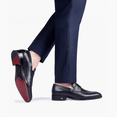 Классические лоферы с чёрным патинажем