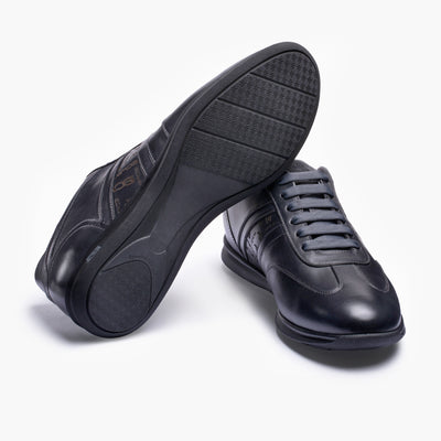 Кроссовки с фирменным принтом