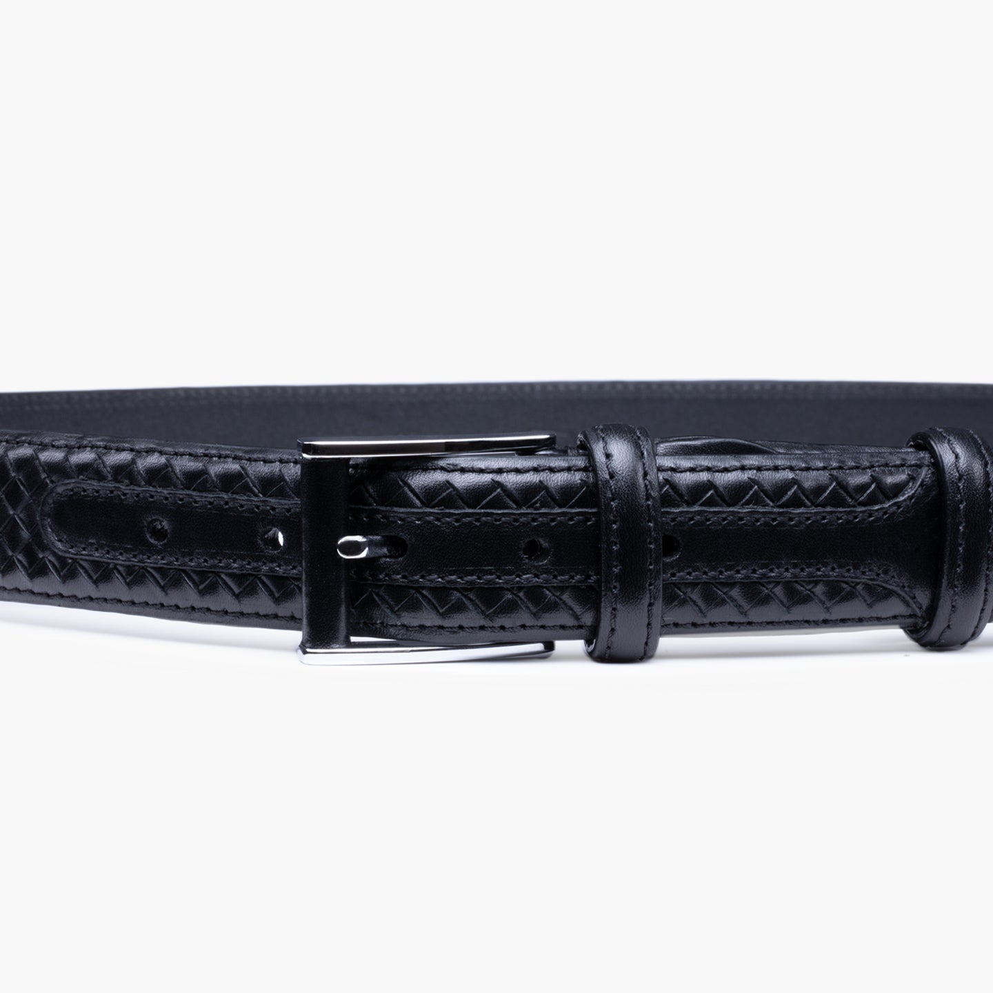 Черный плетенный ремень