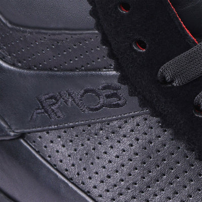 Высокие черные кеды