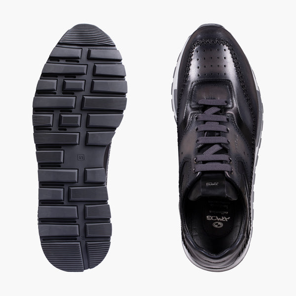 Серые кроссовки с патинажом