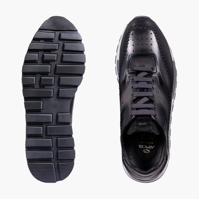 Серые кроссовки с патинажом