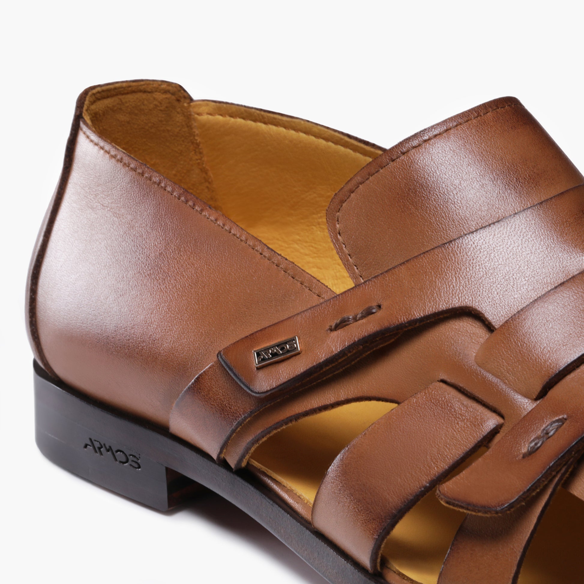 Сандалии на кожаной подошве