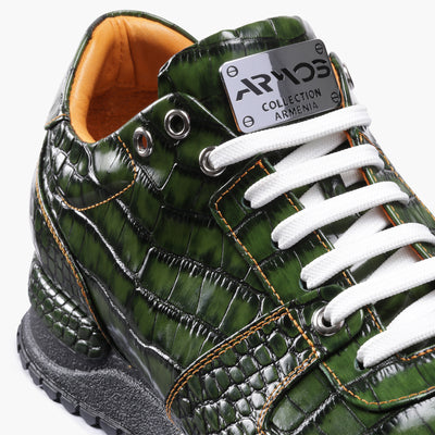 Зеленые кроссовки с крокодиловым принтом