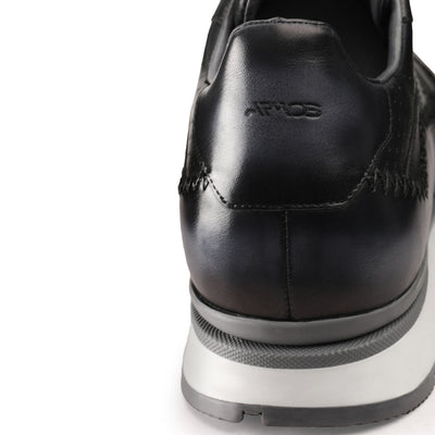 Серые кроссовки с патинажом