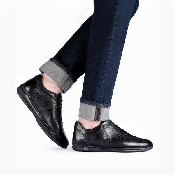 Перфорированые кроссовки