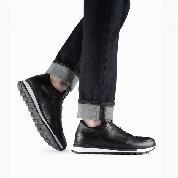 Кроссовки с росписью