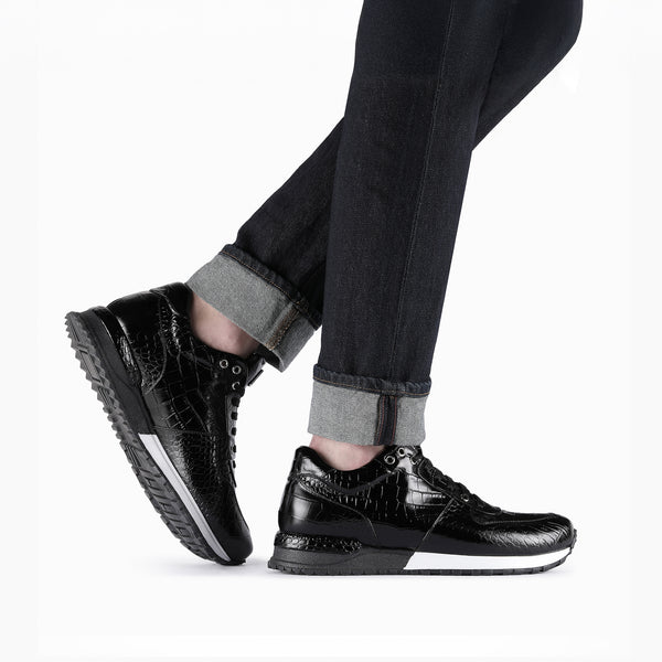 Черные кроссовки с крокодиловым принтом