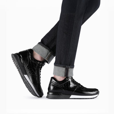 Черные кроссовки с крокодиловым принтом