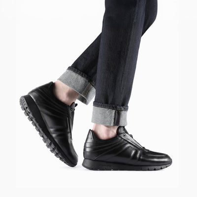 Черные кожаные кроссовки