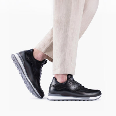 Серые кроссовки с патинажом