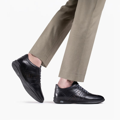 Кроссовки с фирменным принтом