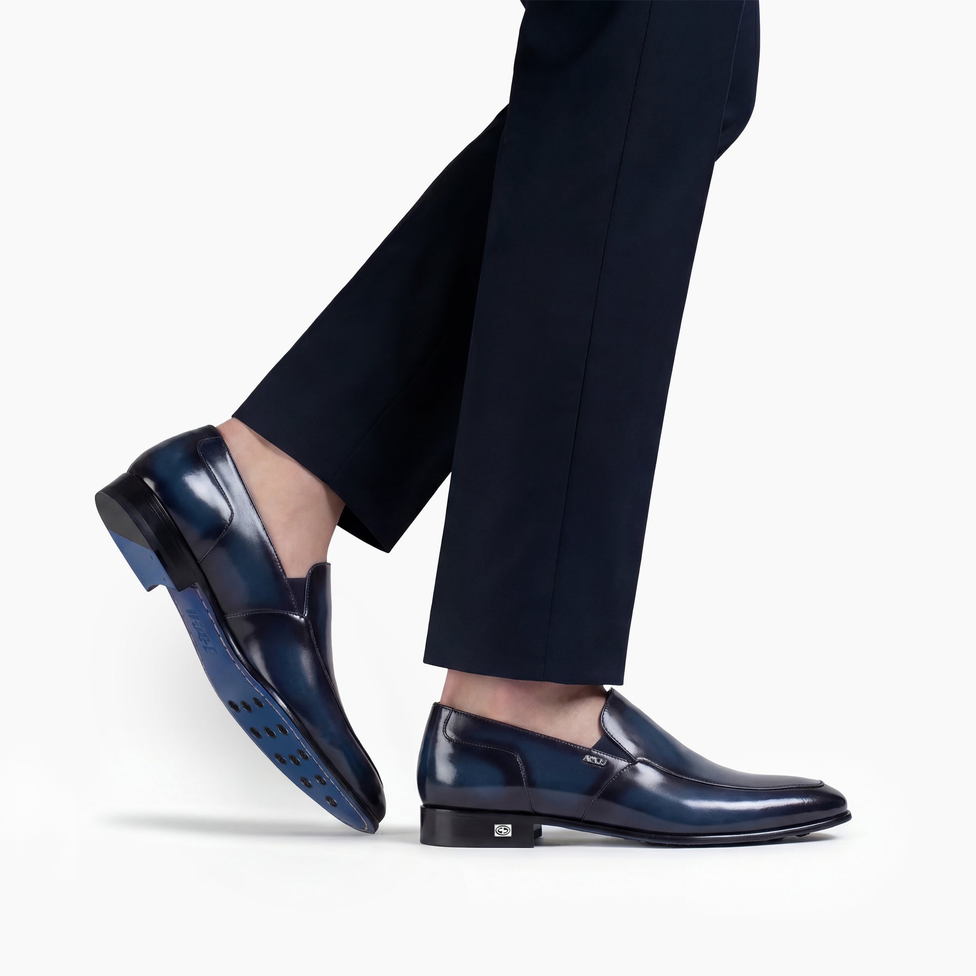 Классические лоферы с синим патинажем