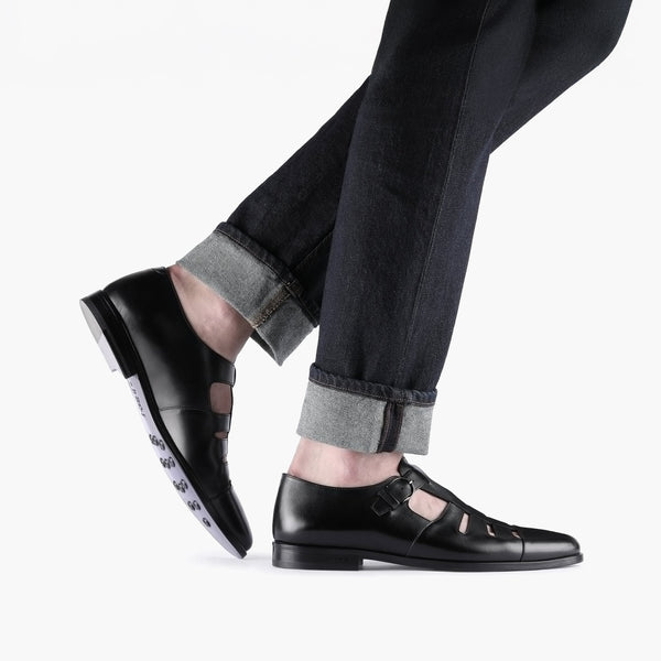 Сандалии с пряжкой и закрытым носом