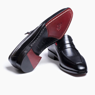 Классические лоферы с чёрным патинажем