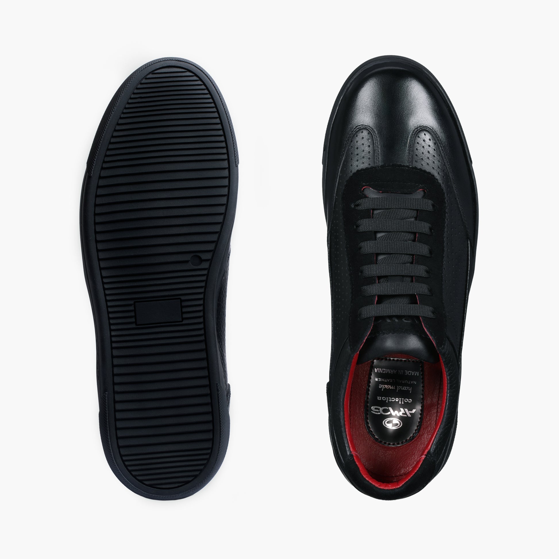 Черные кроссовки с перфорацией